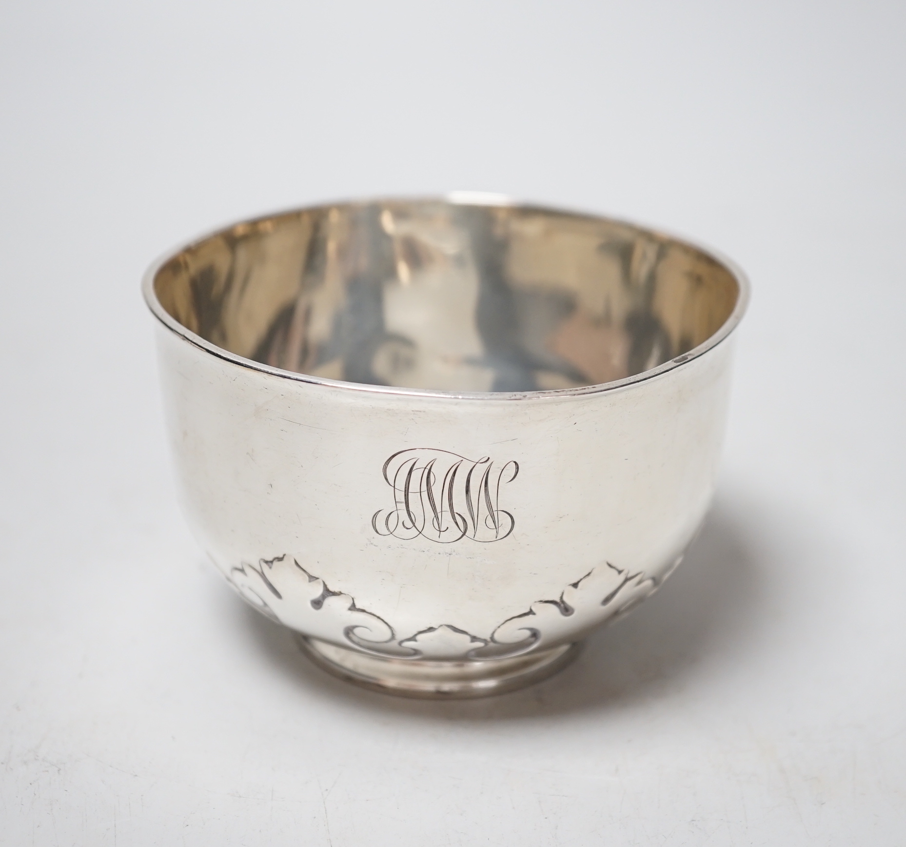 An Edwardian silver sugar bowl, with card cut decoration, Elkington & Co, London, 1909, diameter 98mm, 5.7oz.